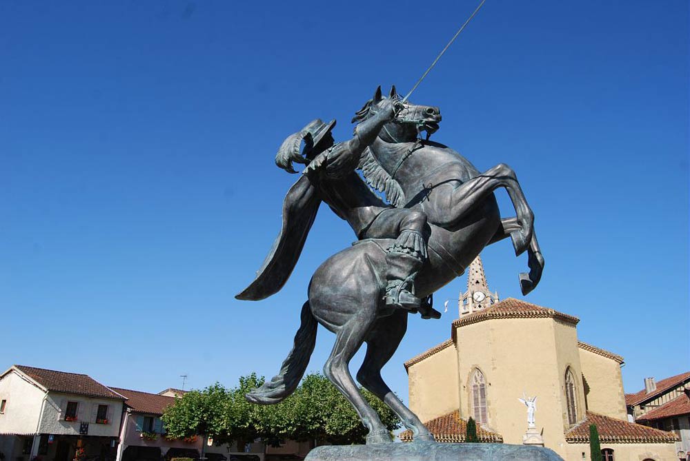 Statue équestre de d'Artagnan à Lupiac (32)