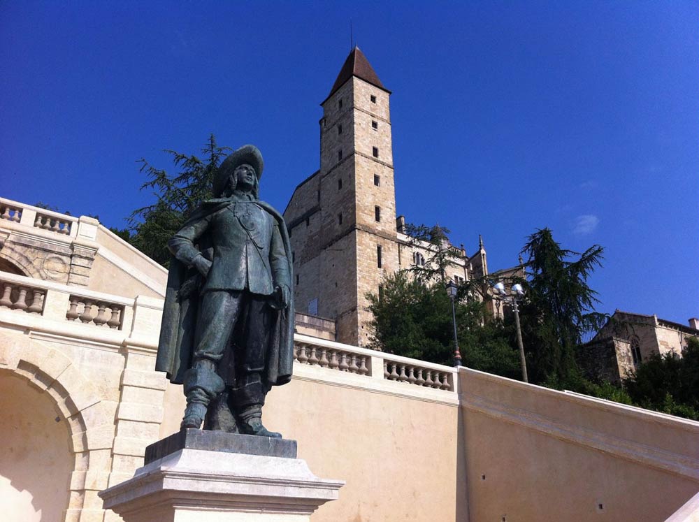 Statue de d'Artagnan à Auch (32)