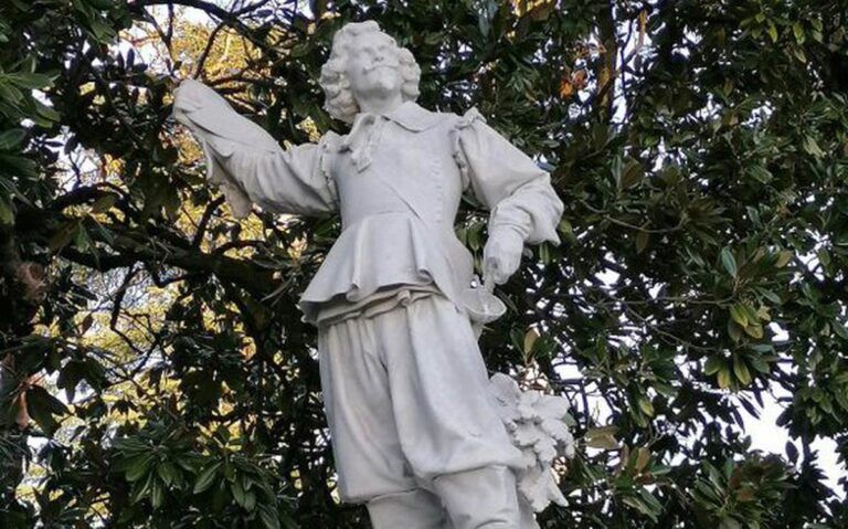 "Salut noble Béarn" statue in Pau (64, France)